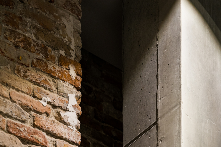 威尼斯历史建筑翻新 | 钢与混凝土的新生-4