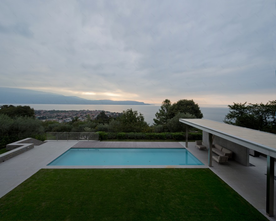 意式湖畔别墅,诠释自然与现代共生设计-18