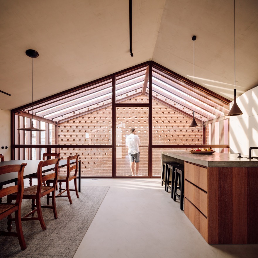 葡萄牙里斯本 Altinho 别墅,融合住宅与仓库特色的现代设计-2