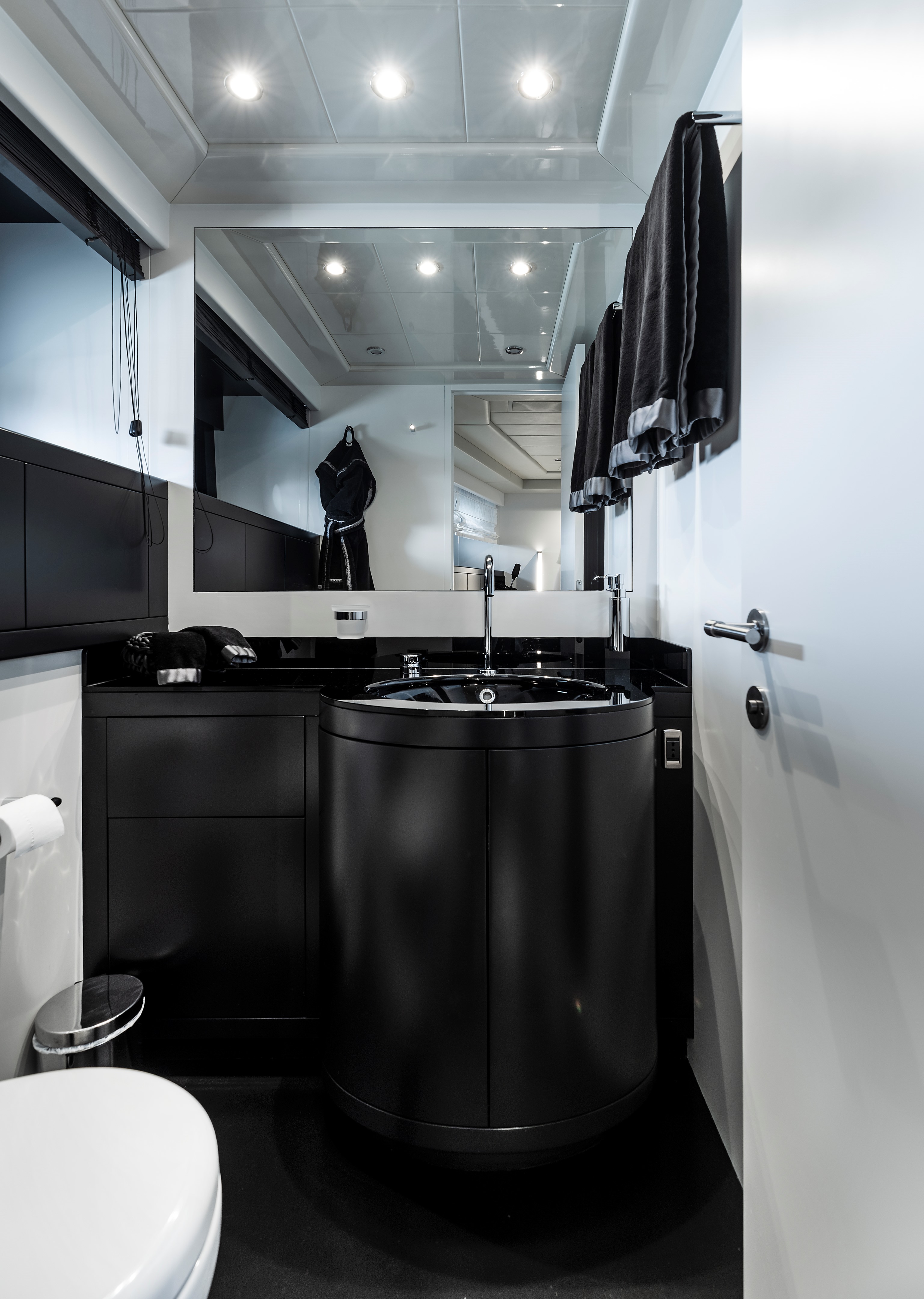 意式奢华游艇 Mangusta 92 现代翻新设计-14