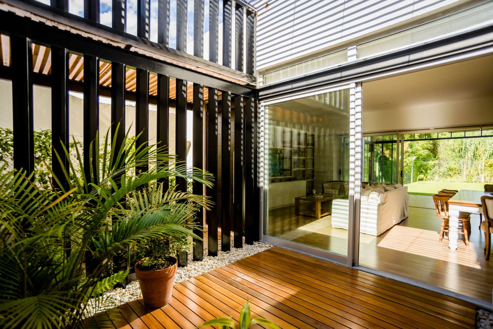 简约之居，功能齐全的家庭聚会空间-6