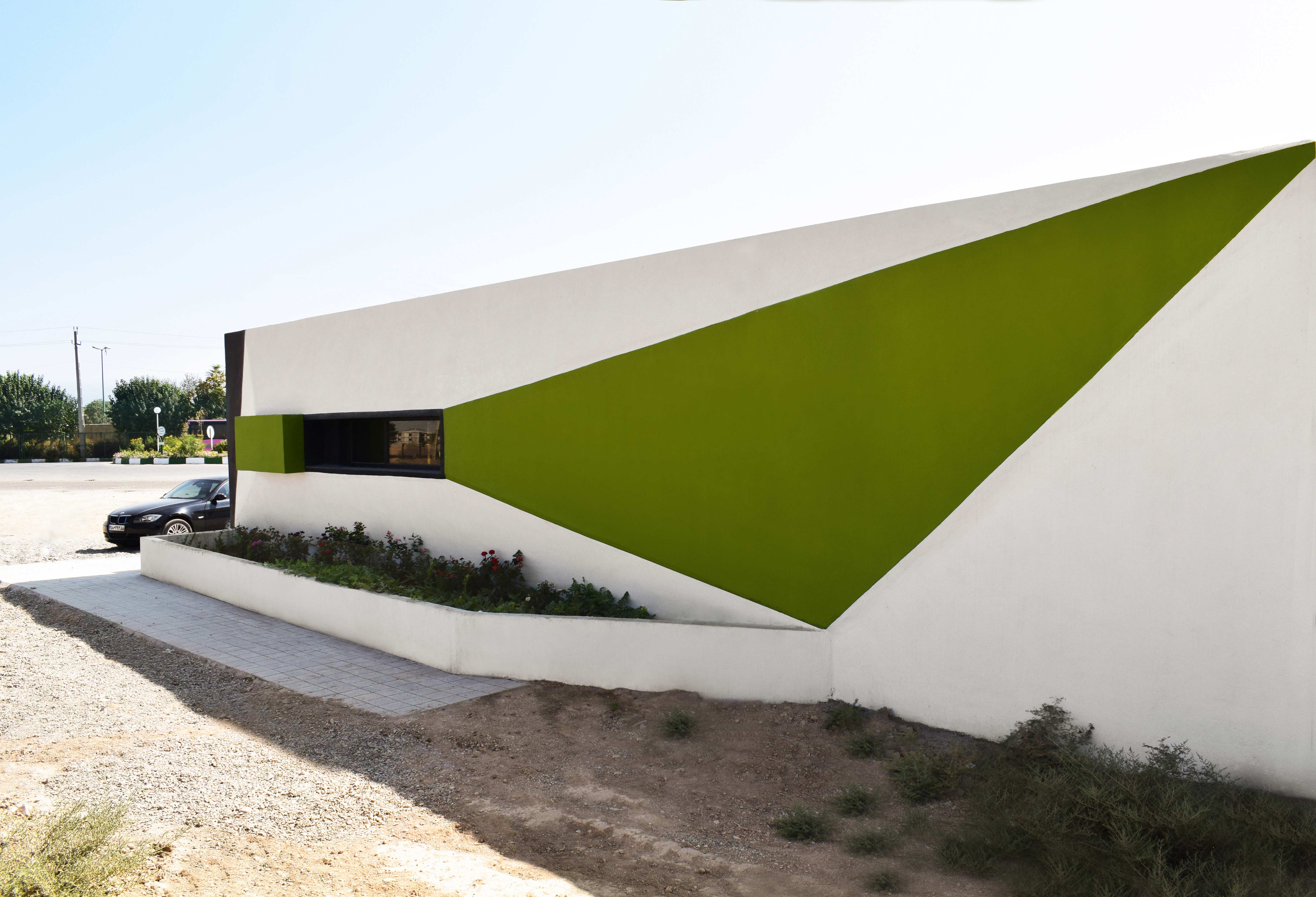 荒地中的绿洲·伊朗 Tehran 汽车交易办公室-1