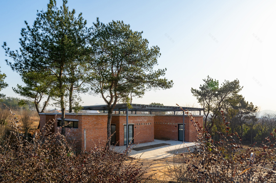 松树环绕的乡村旅游公厕丨中国武汉丨UAO 瑞拓设计-17