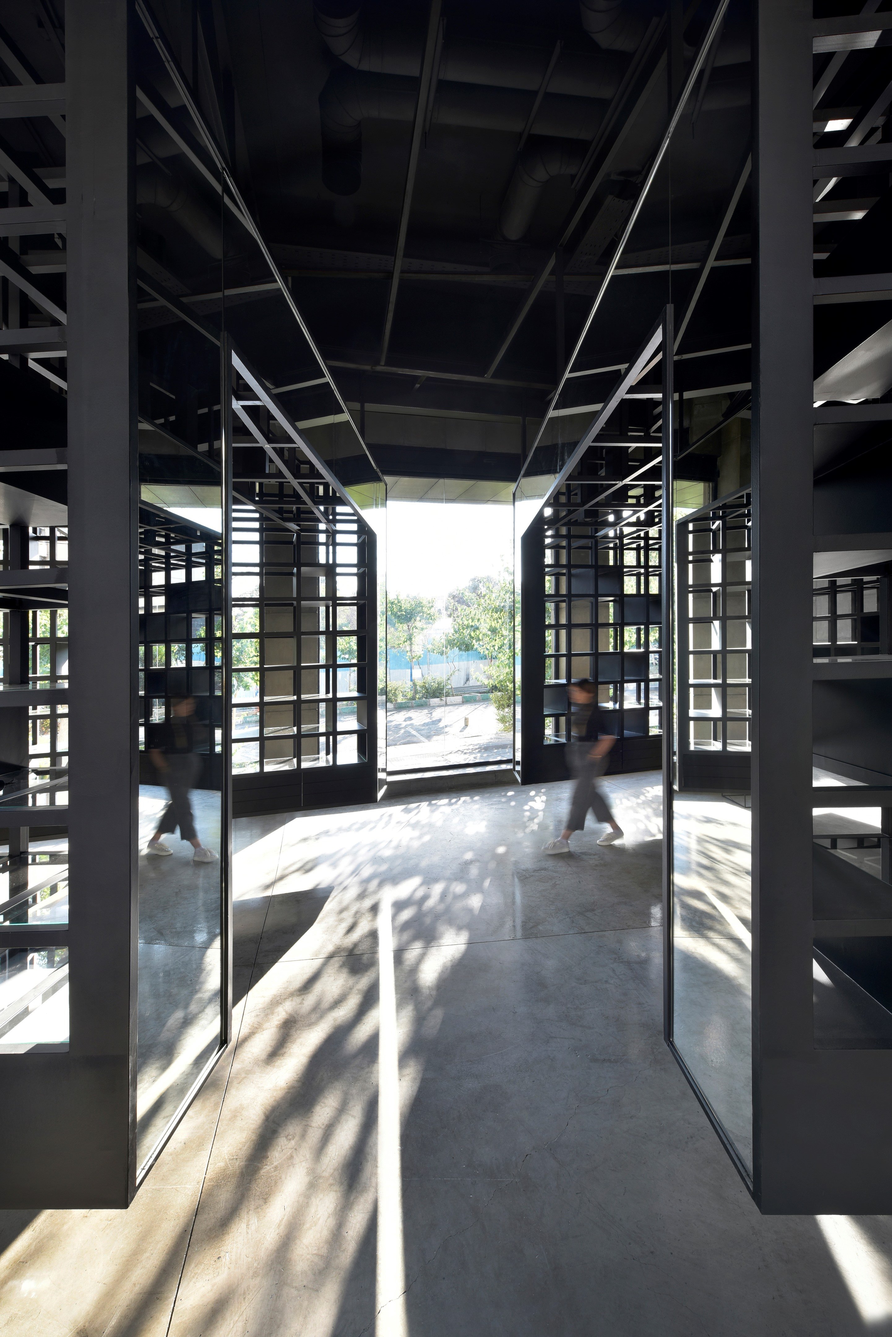 牛顿眼镜画廊丨Moein Nikaeen,Babak Nasirabadi-10