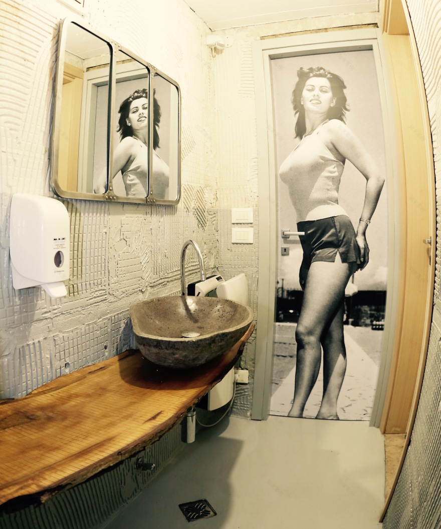 融合风格的弗留利酒馆设计-14