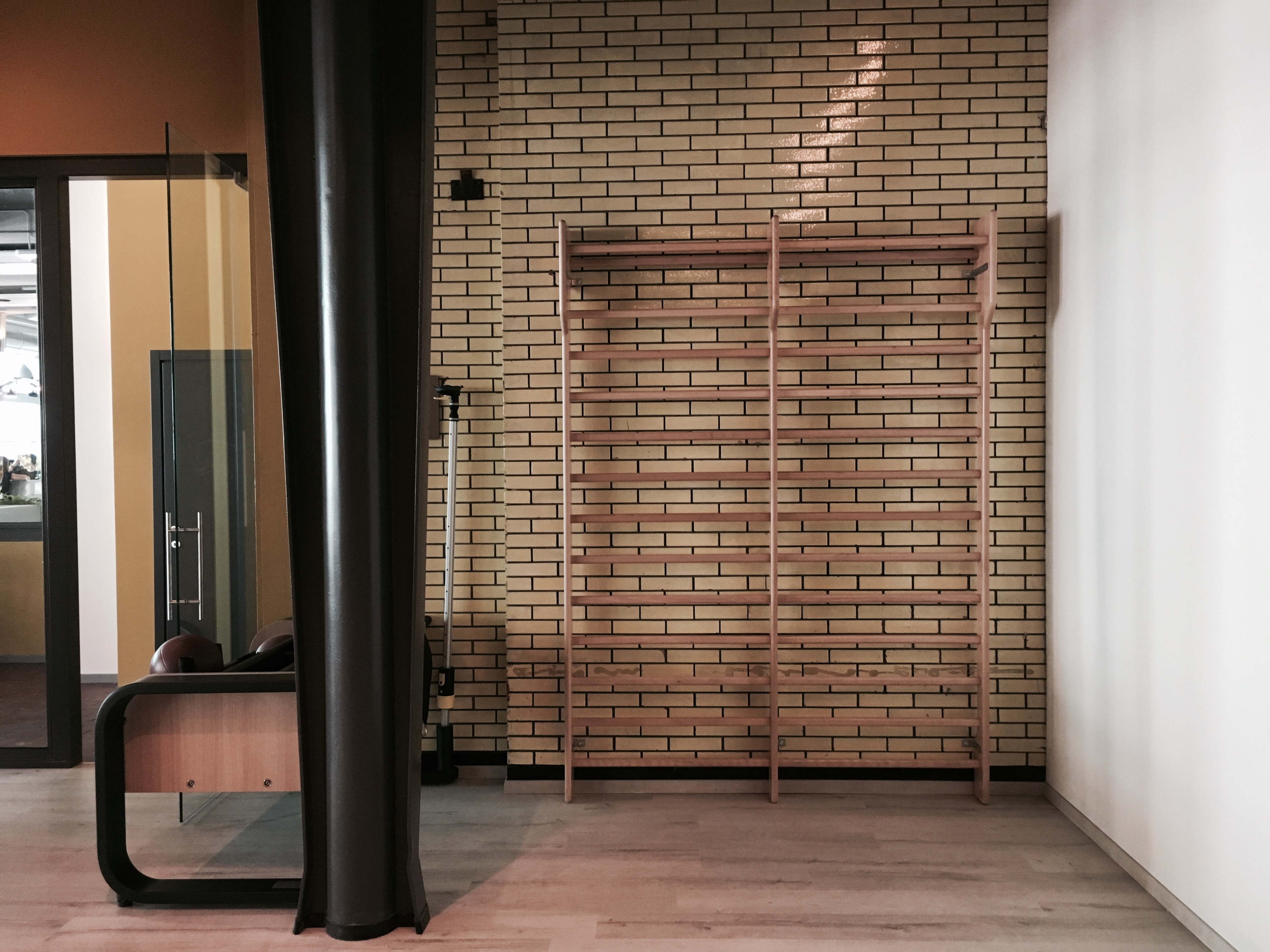 Olivetti 旧厂房改造,工业风 Spa、健身房和餐厅焕发新生-12