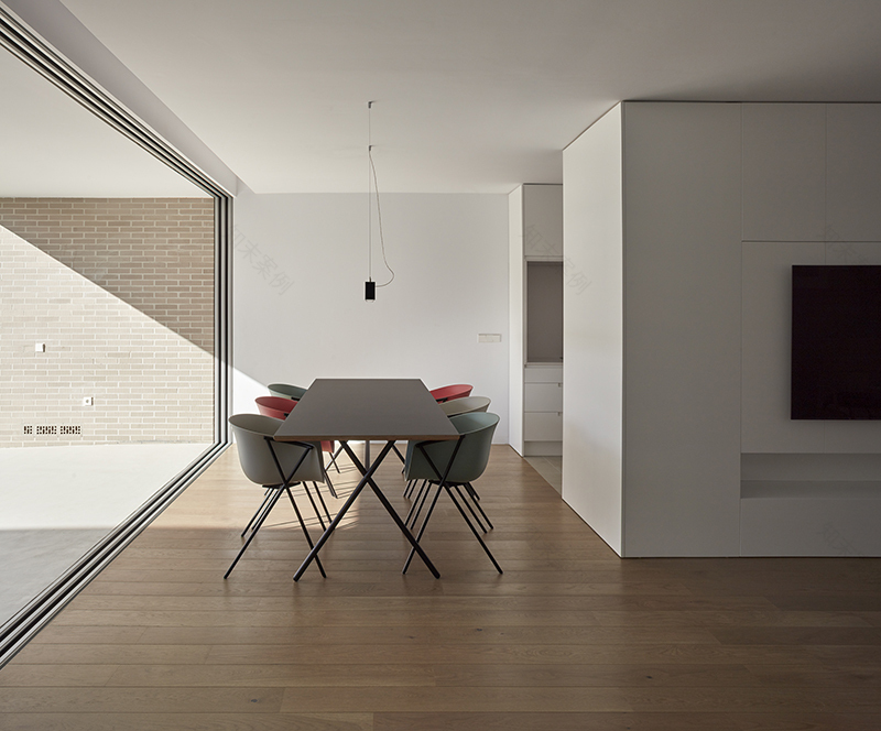 封闭中的开放 | 单家庭别墅设计-0