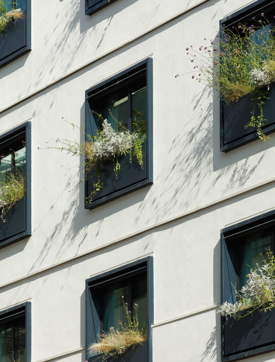 巴黎华莱士酒店,蓝调金属魅力与自然光的完美结合-6