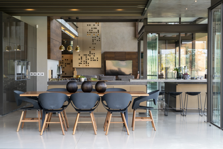 南非 Mooikloof Heights 别墅 | 室内外生活交融,景观迷人-10