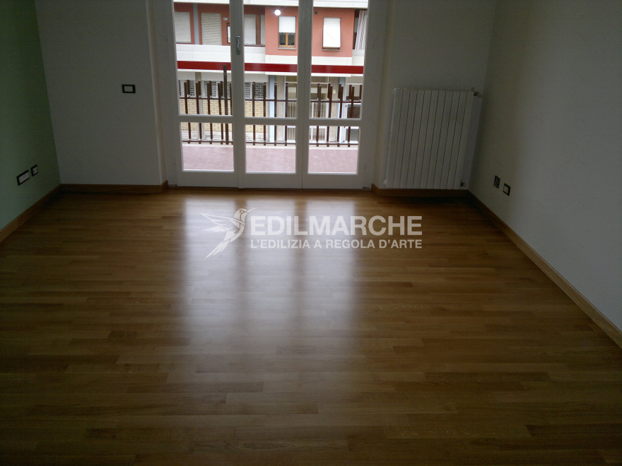 140 平米马切拉塔公寓翻新,自然木色与柔和色调的优雅融合-13