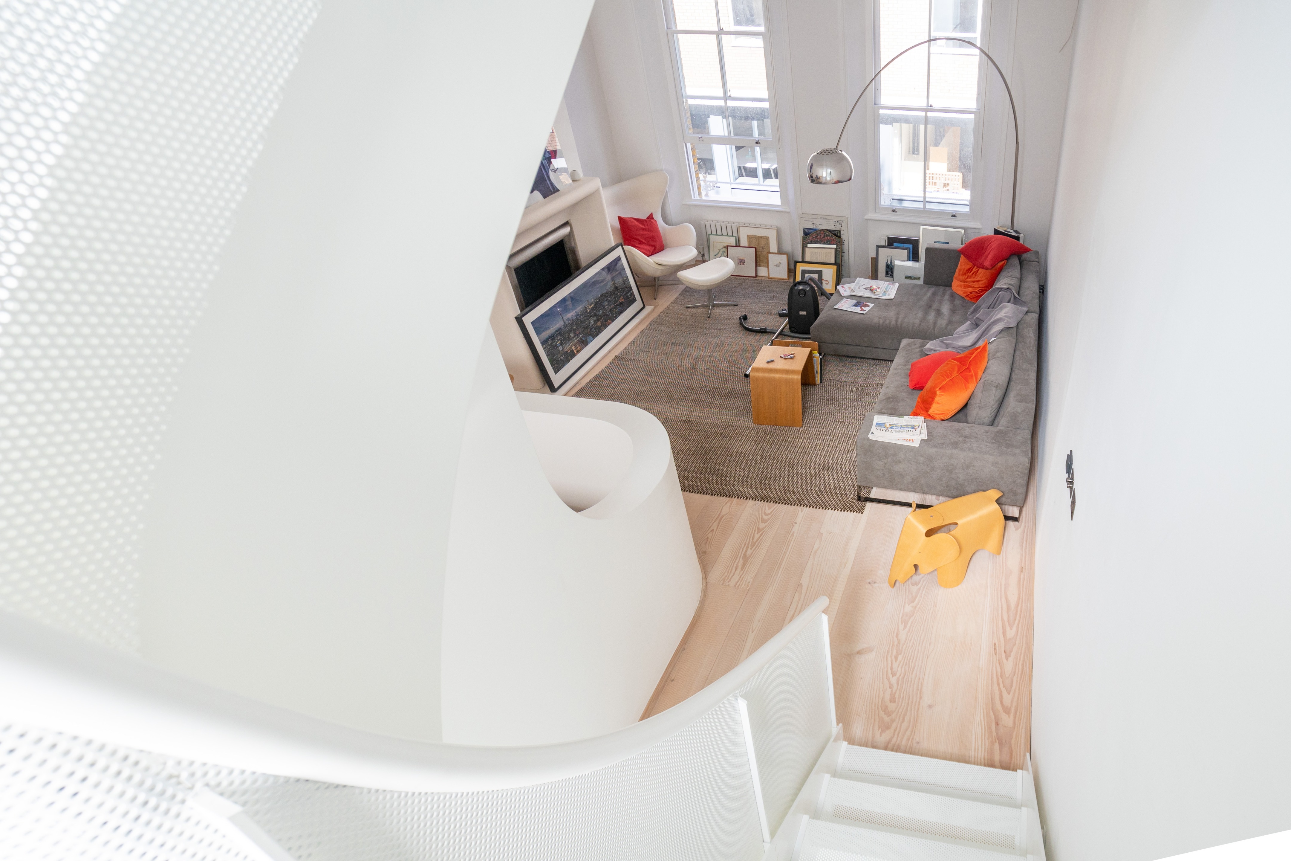 伦敦 Siller Stairs 的镂空钢楼梯设计-5