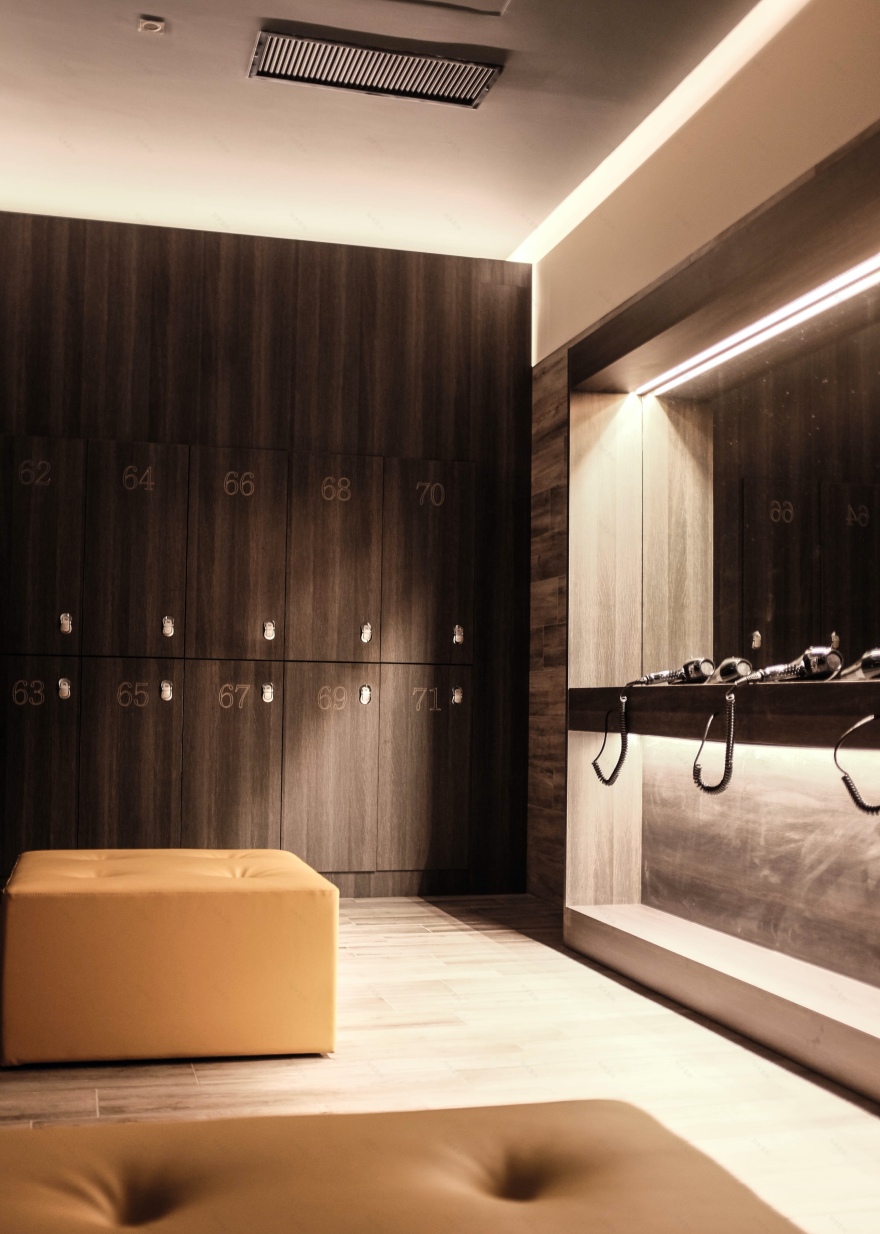 Olivetti 旧厂房改造,工业风 Spa、健身房和餐厅焕发新生-6