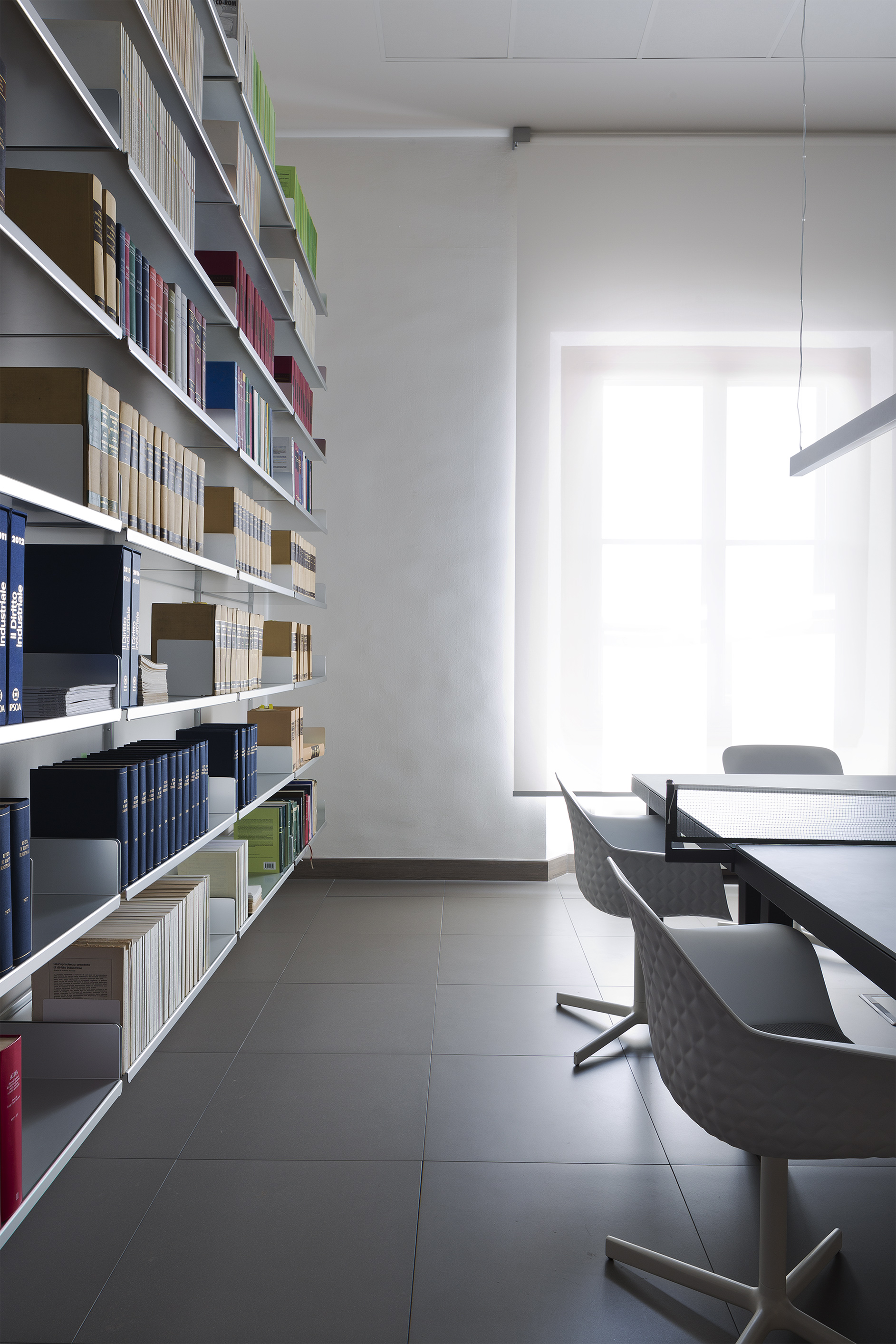 佛罗伦萨历史建筑中的现代法律办公空间-8