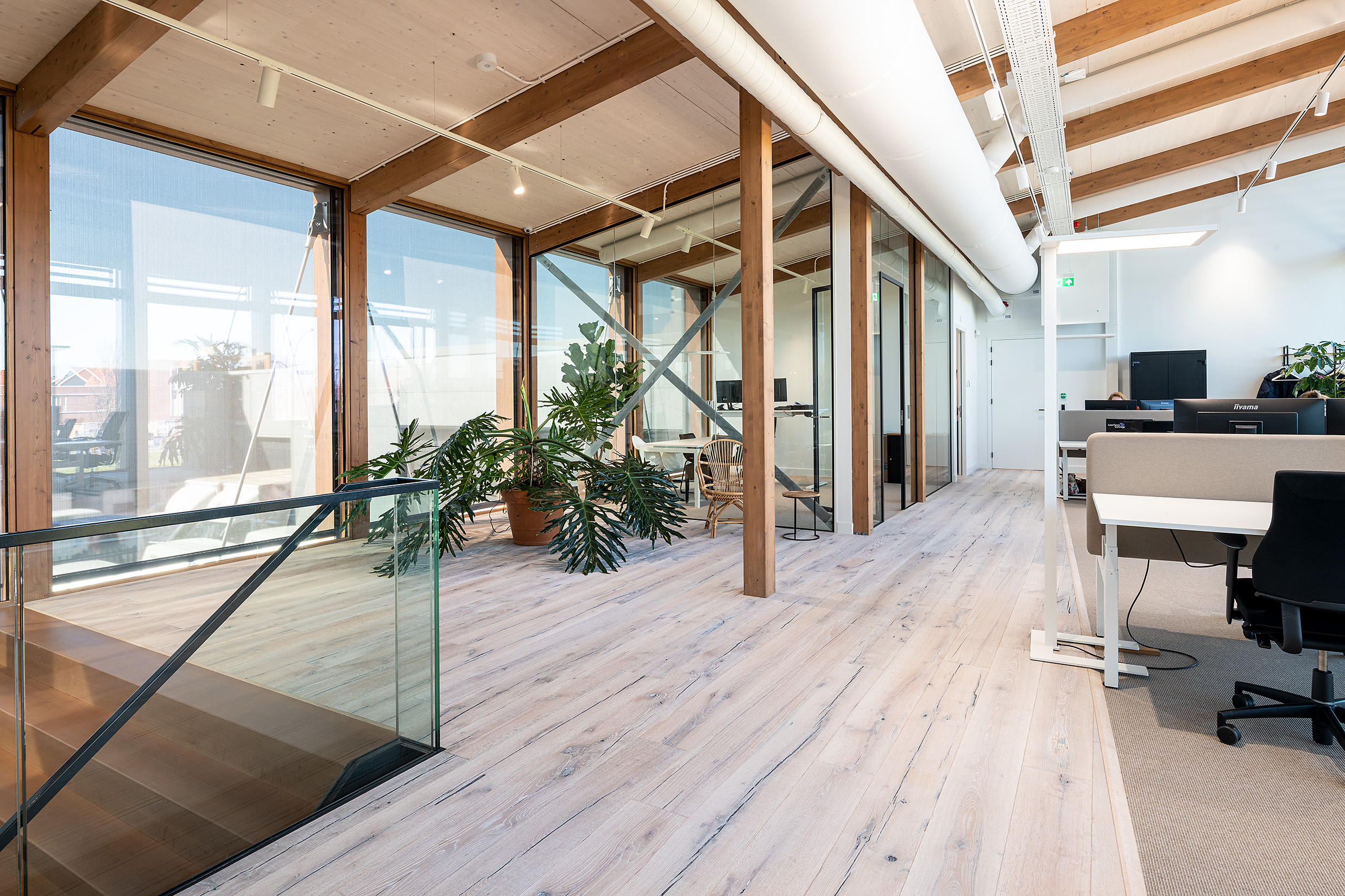 CO2 neutral office builing with reclaimed oak wooden flooring-4