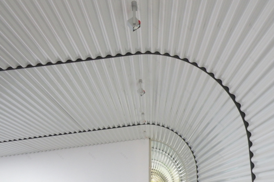 别墅翻新扩建,室内设计尽显优雅与实用-0