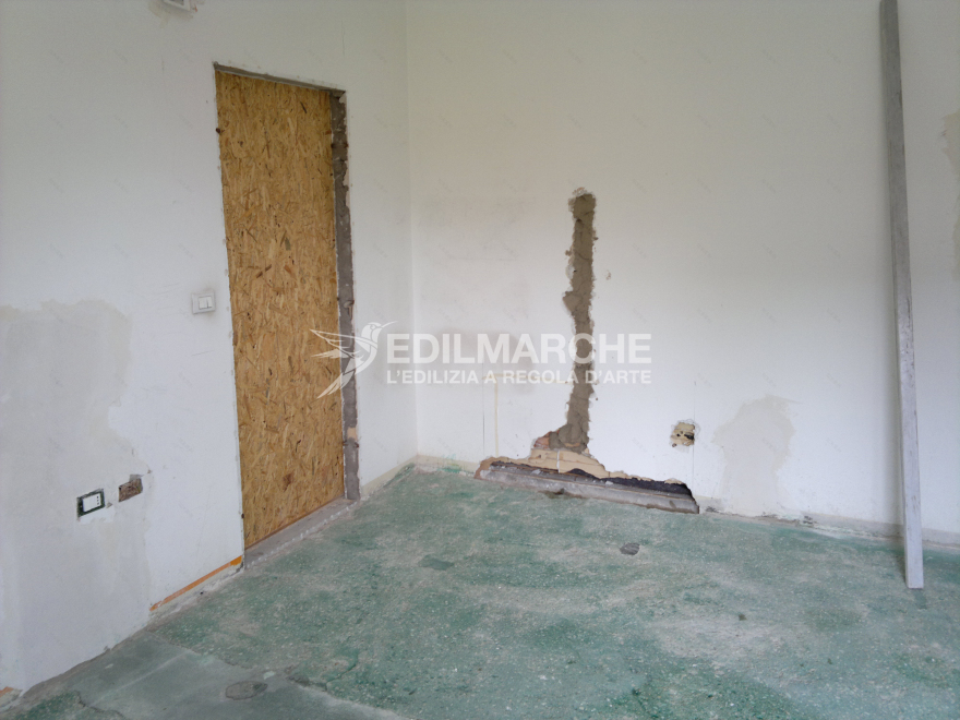 140 平米马切拉塔公寓翻新,自然木色与柔和色调的优雅融合-4