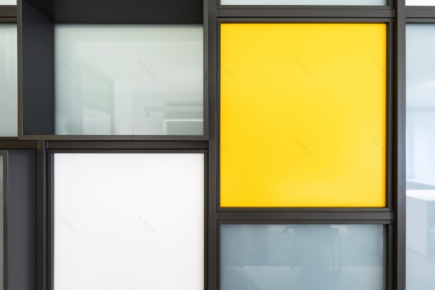 "优化空间利用,展现照明产品魅力的办公室设计"-14