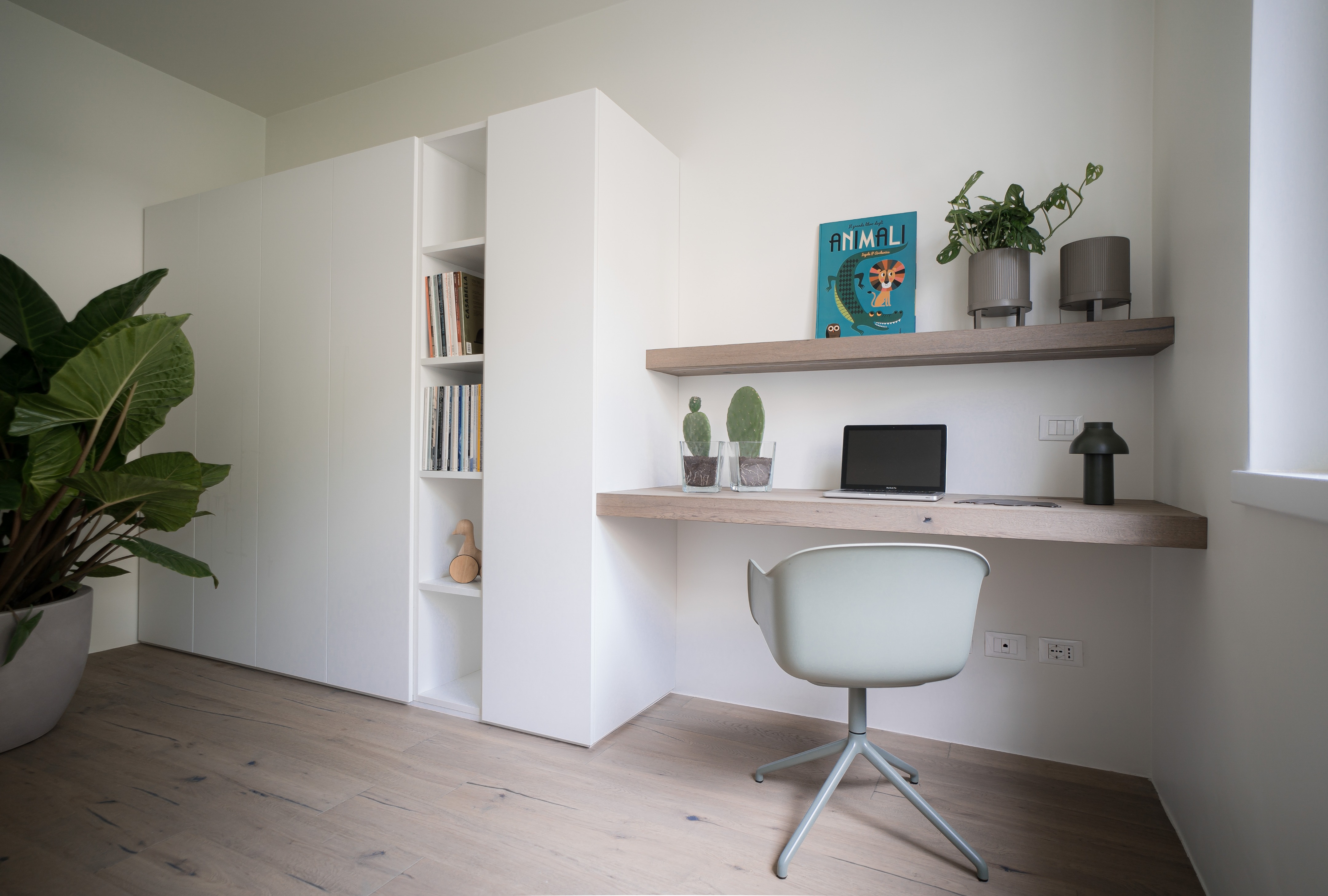 意式湖畔公寓的现代翻新-10