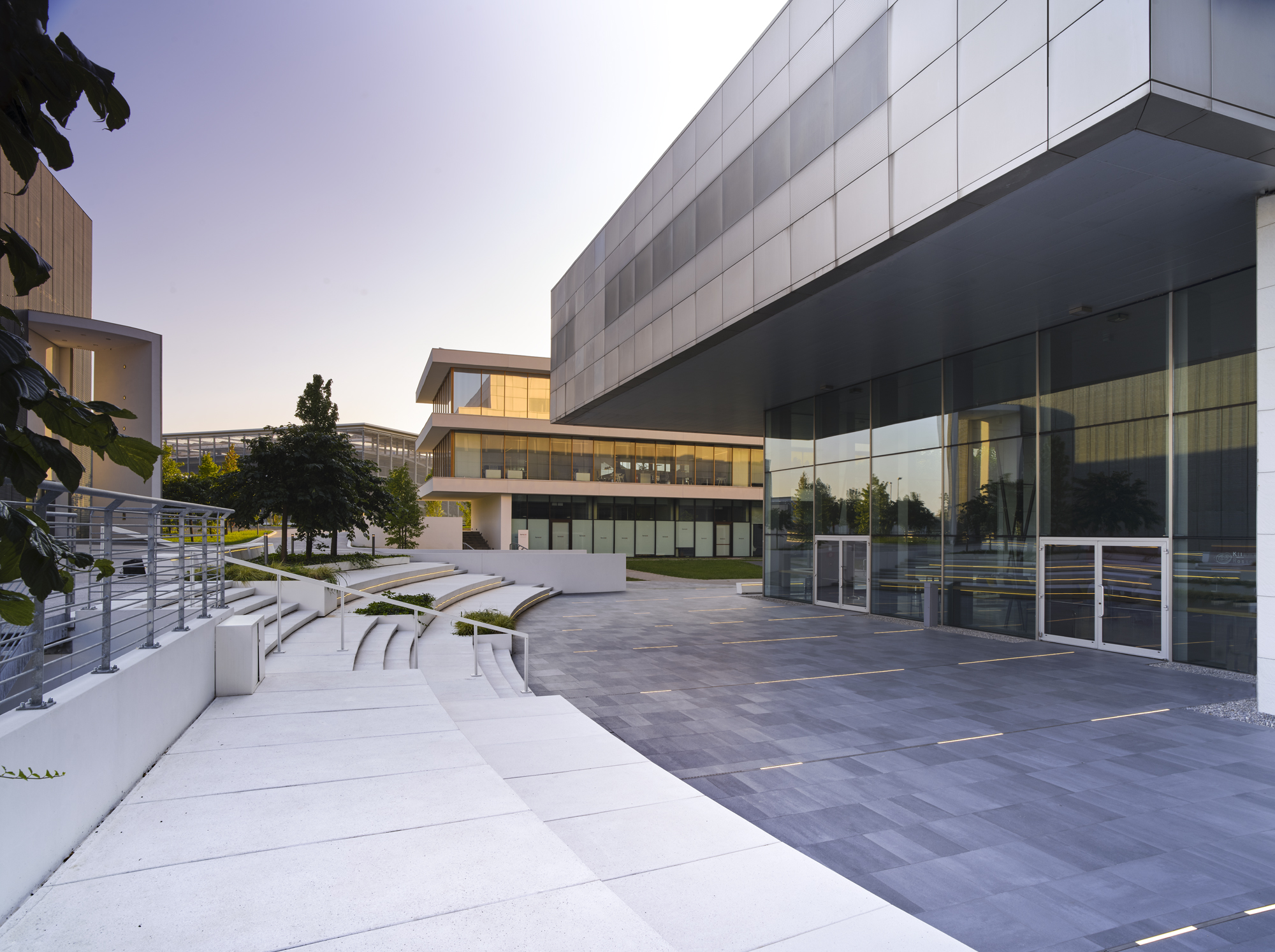 自然元素融合的创新工作空间-6