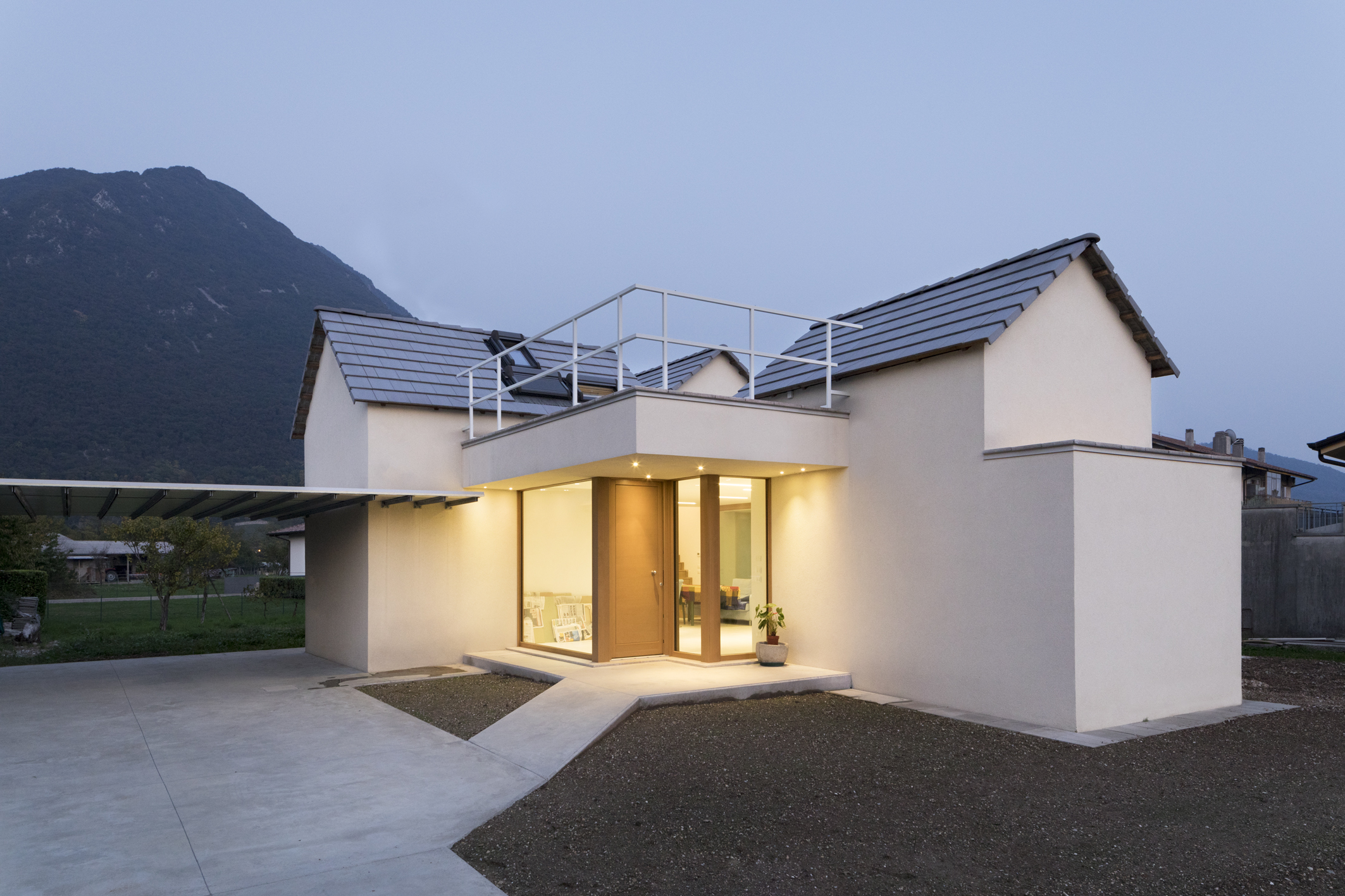 现代山间小筑 | 四重光影的和谐共生-0