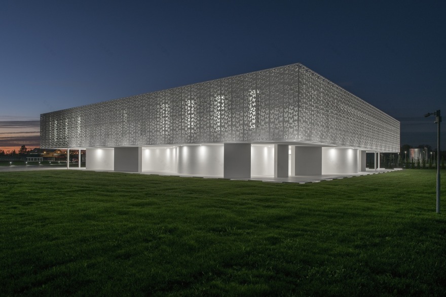 意式蝶舞·Omnicos 化妆品总部办公建筑-40