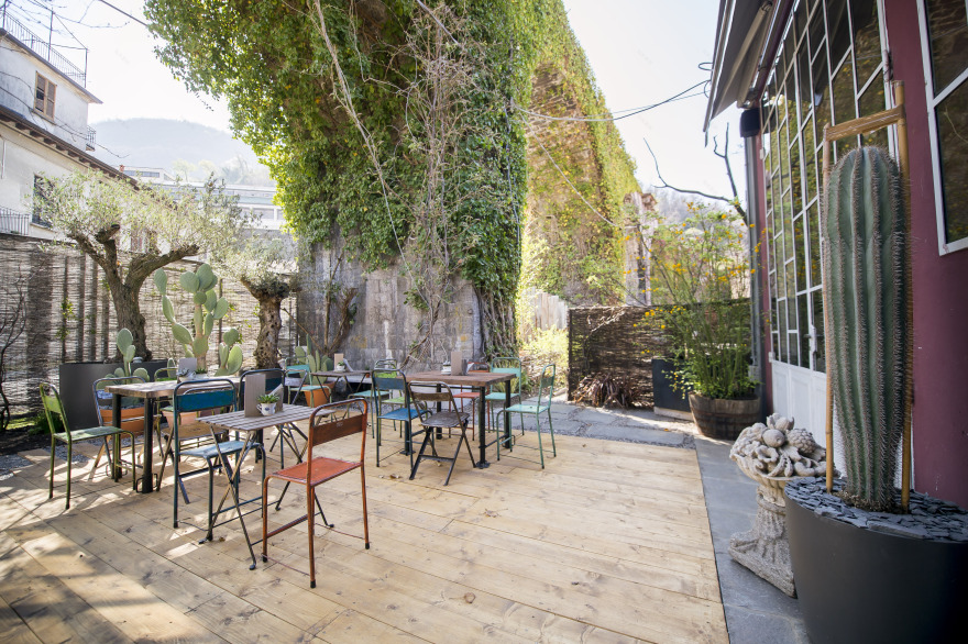 《花之子》餐厅,工业风与自然共融的设计佳作-13