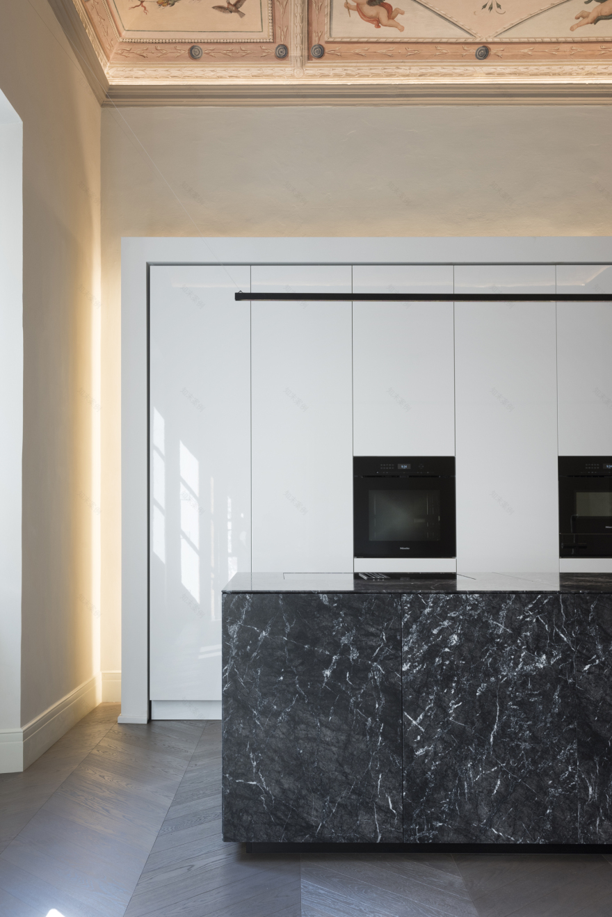 融合历史与现代的意大利古城公寓改造-12