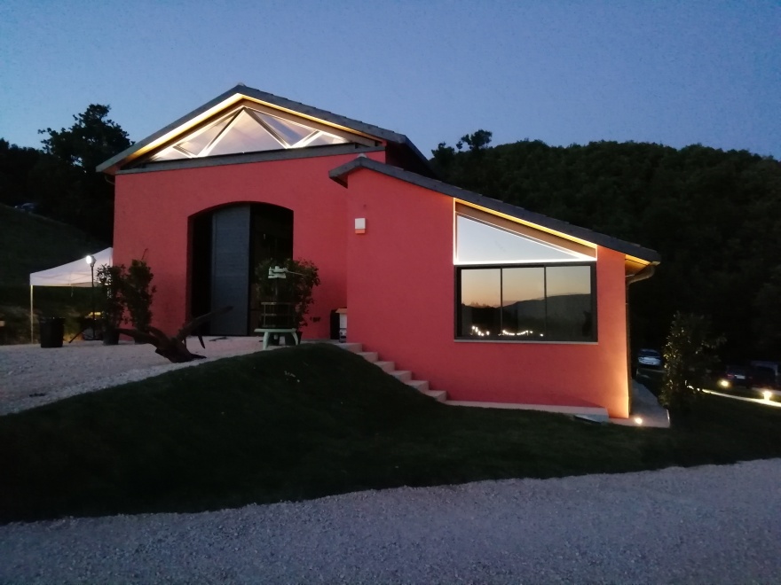 双层酒庄设计,打造独特的葡萄酒体验-7