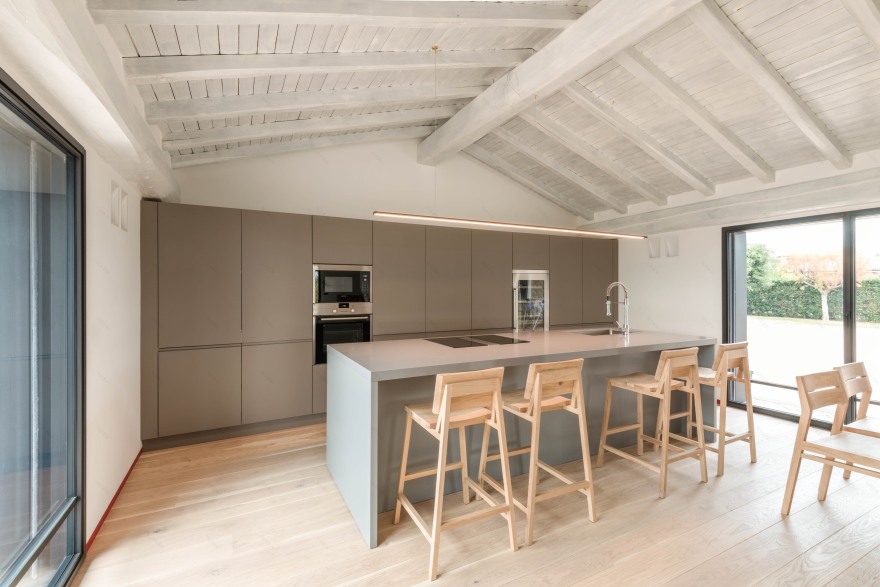 回溯历史,融合地域特色的现代别墅设计-9