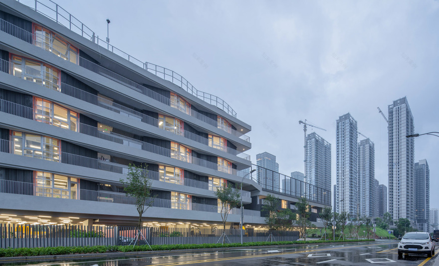 红岭实验小学 | 垂直校园,山谷庭院,儿童乐园-19