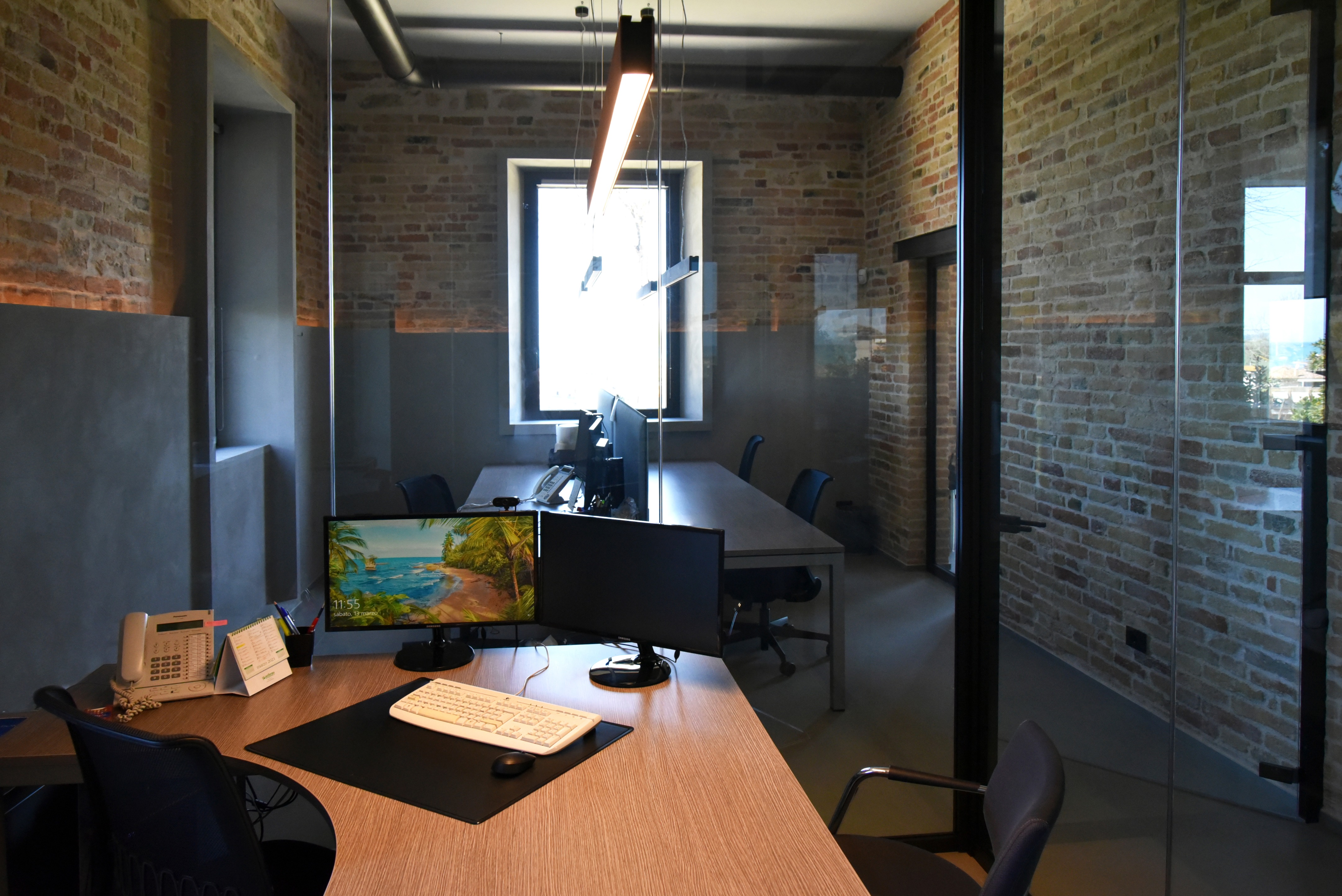 经典与现代共融的意大利总部室内设计-8