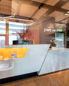 瑞士 PwC Lucerne 办公室的多元化创意空间设计