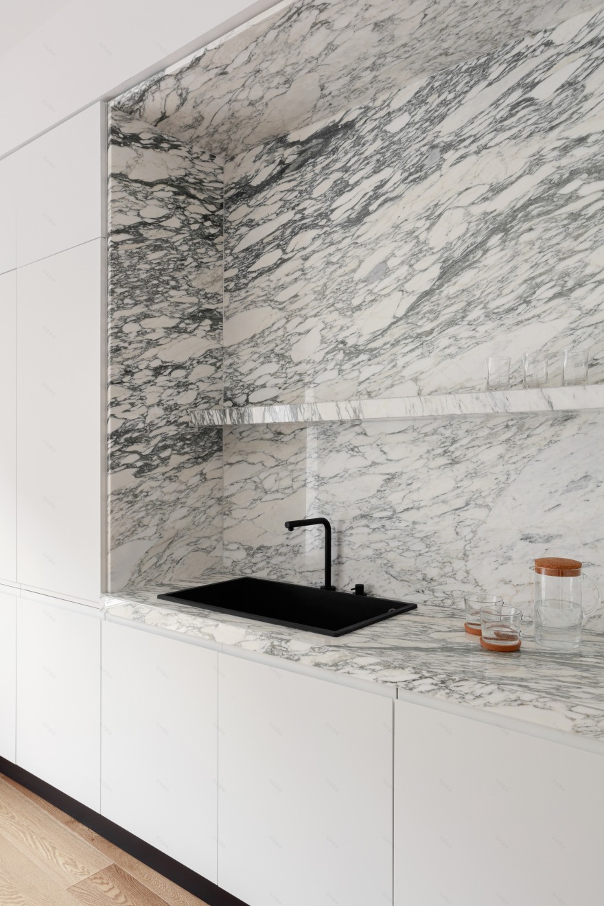 简约现代的 140 平米公寓 | 自然光与社交空间的完美融合-12