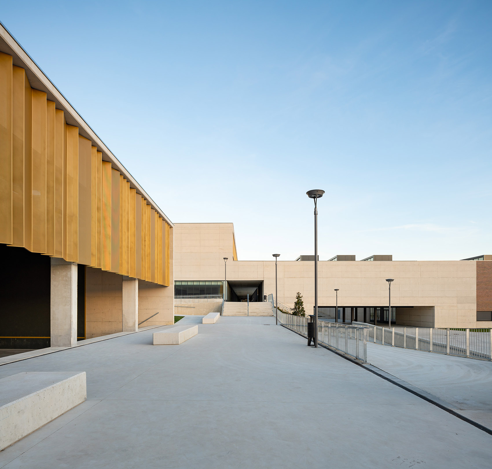 Salesianos Pamplona工艺学校，西班牙/体块与空地交错形成丰富空间体验-67
