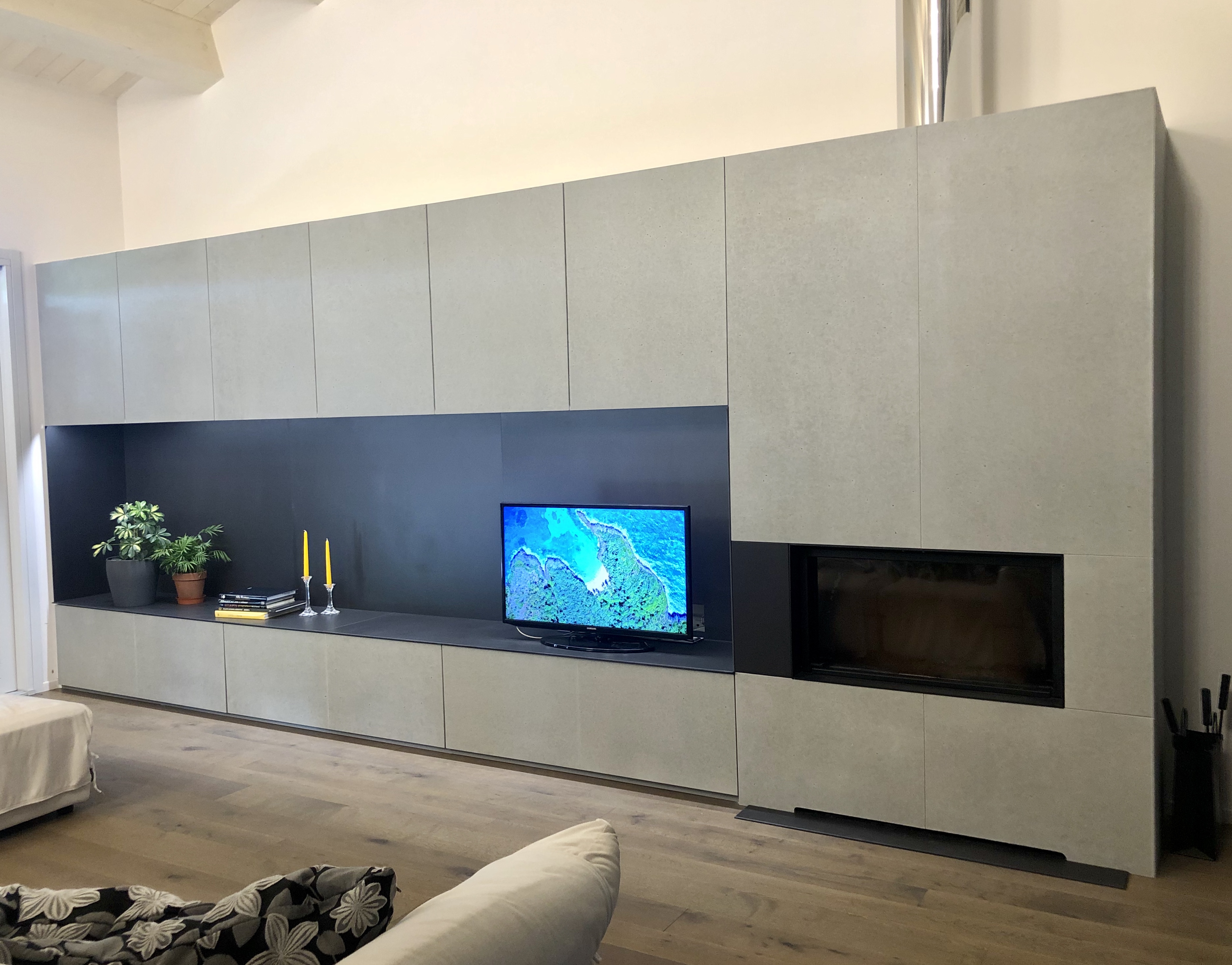 现代生活风格,配有装备墙、电视家具、收纳、集成壁炉-9