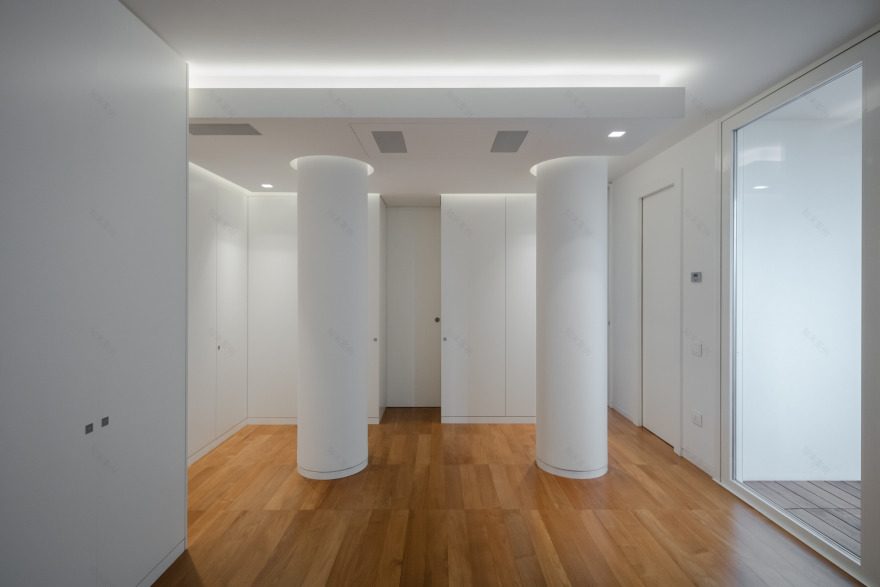 现代顶层公寓,打造无缝室内外空间-32