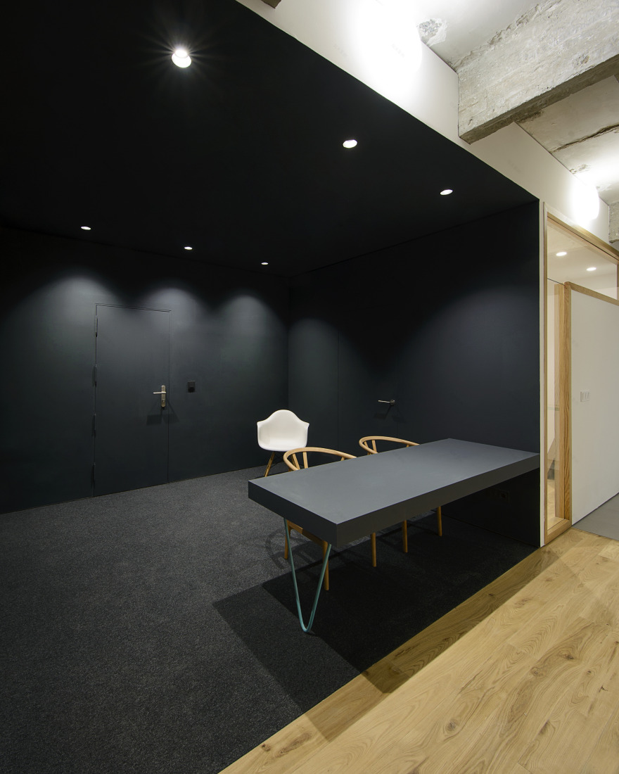 在毕尔巴鄂将一间办公室翻新成一个住所-4