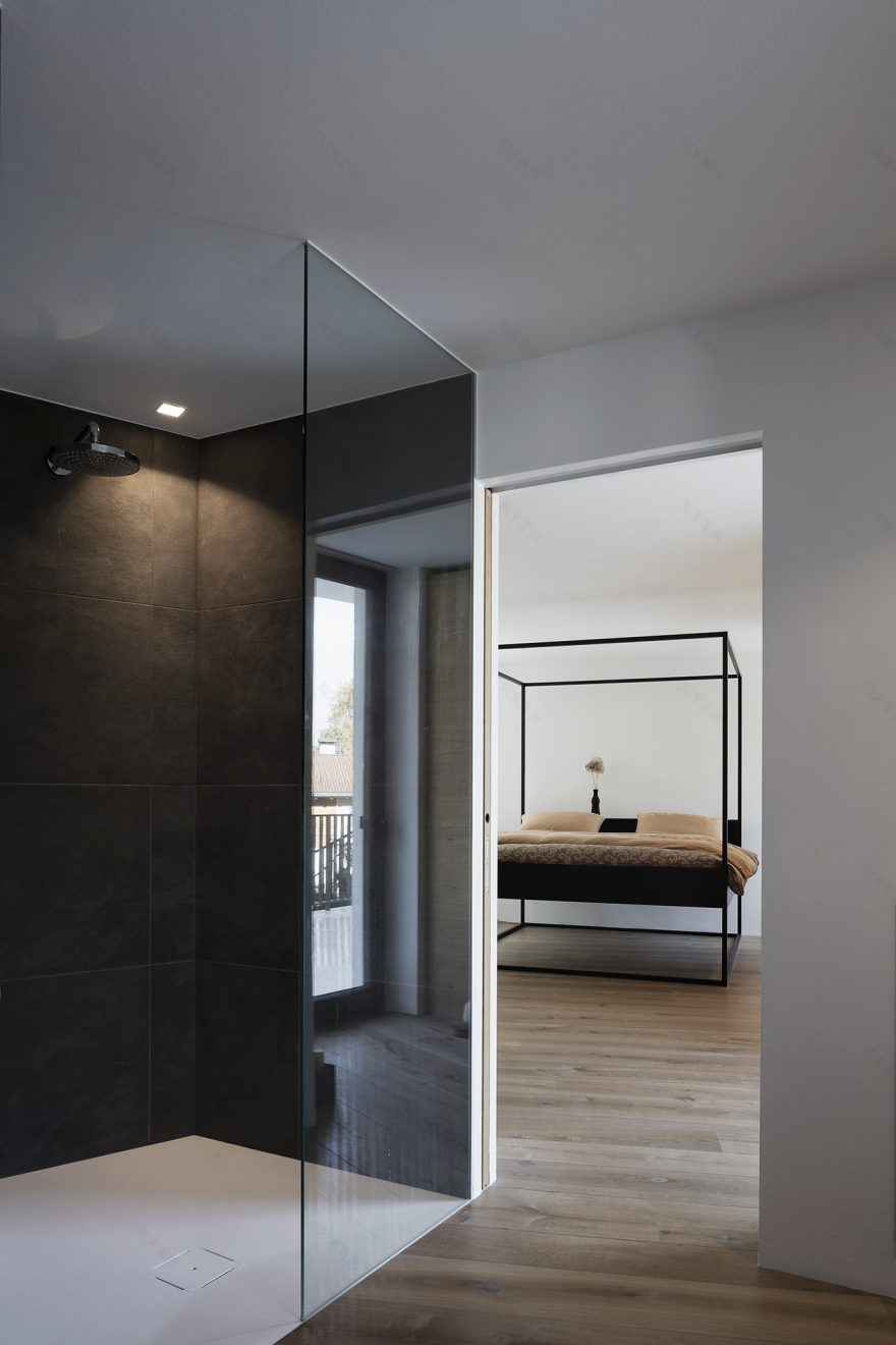 极简纯白别墅,传统与现代的完美融合-8