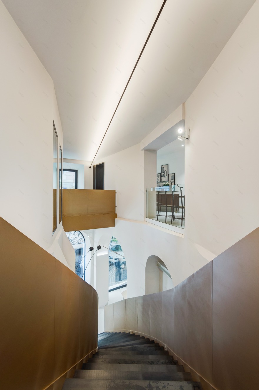 波尔特罗纳·弗劳展厅-19