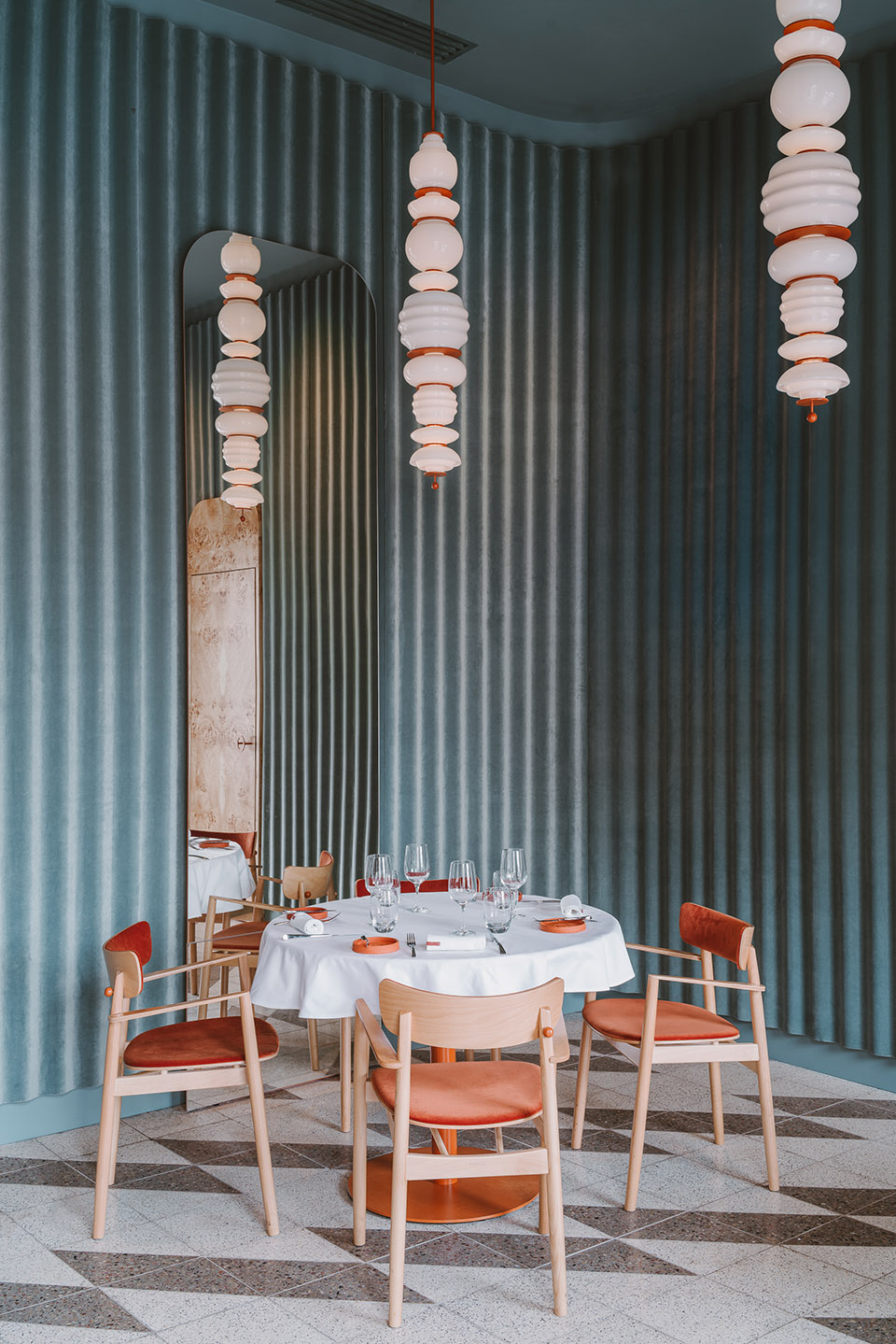 OPASLY TOM餐厅，华沙/丰富的色彩、饰面和纹理空间下的用餐体验-13