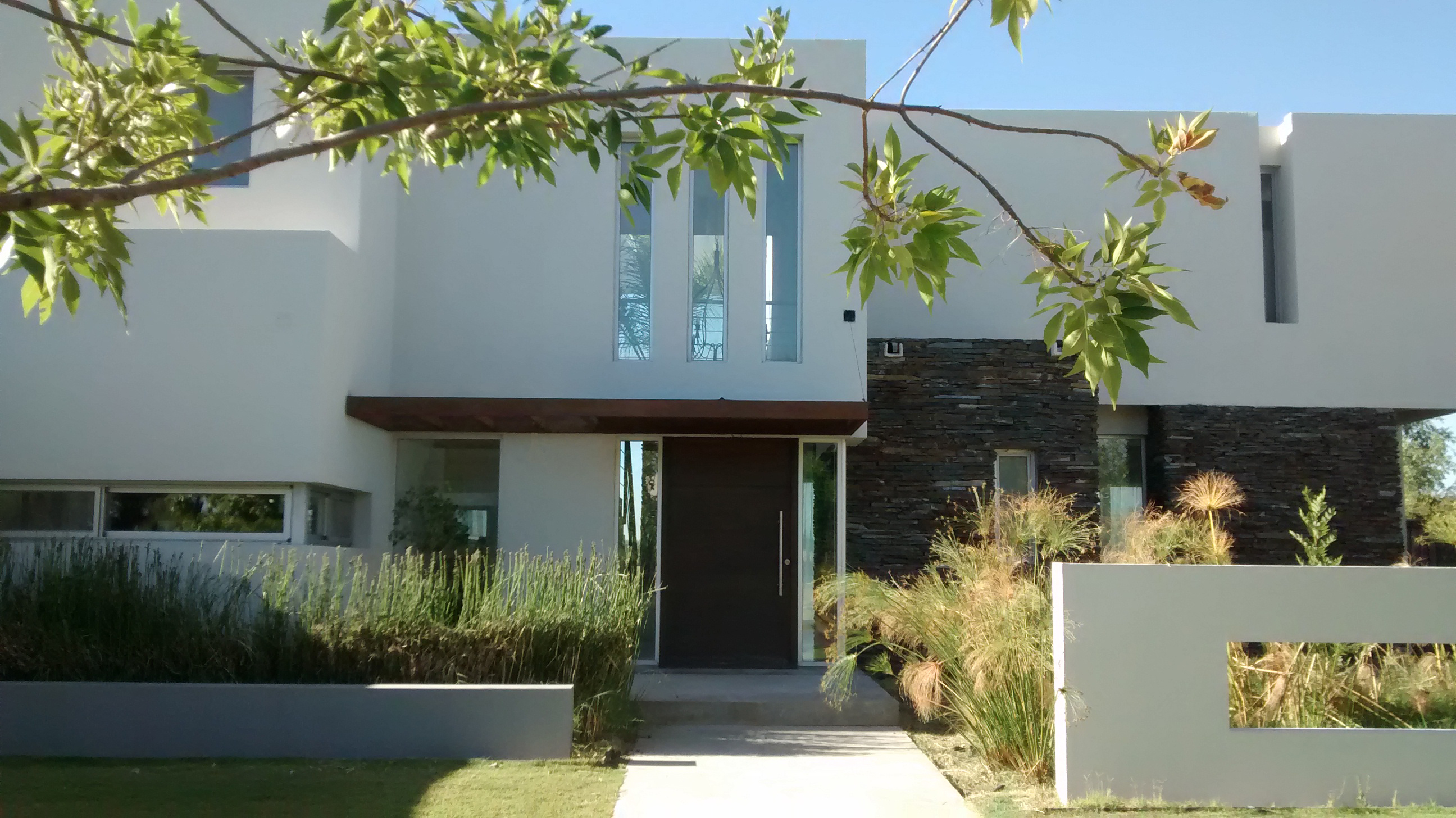 倒置阳光下的海滨别墅-0