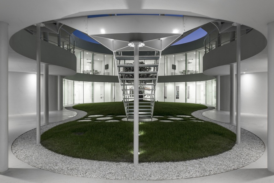 意式蝶舞·Omnicos 化妆品总部办公建筑-35