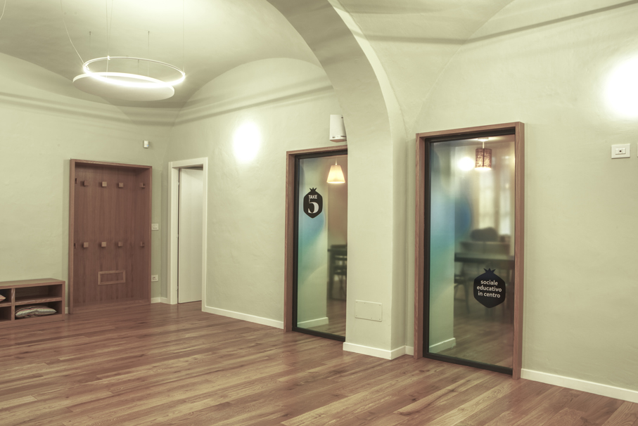 历史建筑中的现代转型 | 温暖木质的多功能空间-3