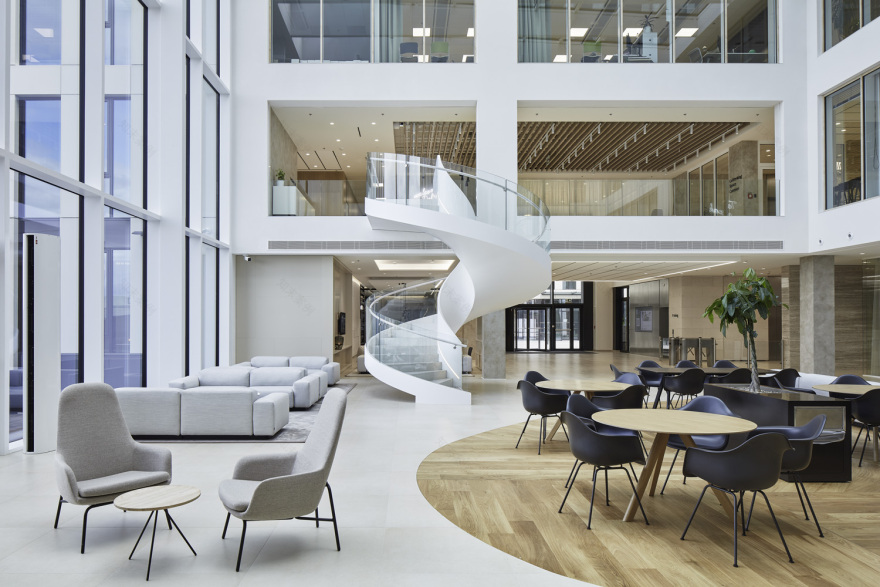 Deloitte Prague 办公室的“生活景观”设计-1