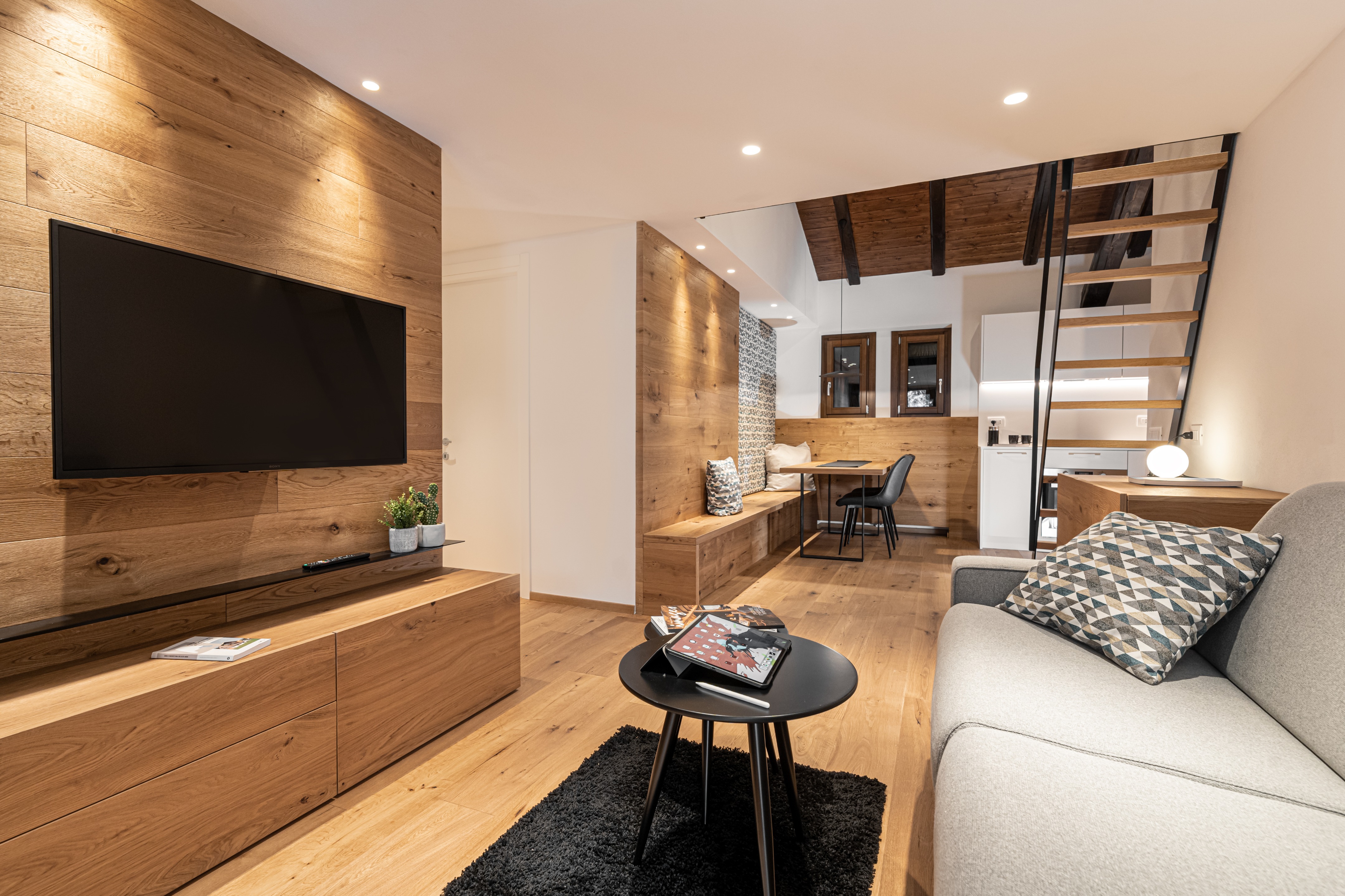 自然材料打造温馨阿尔卑斯风格小公寓-0