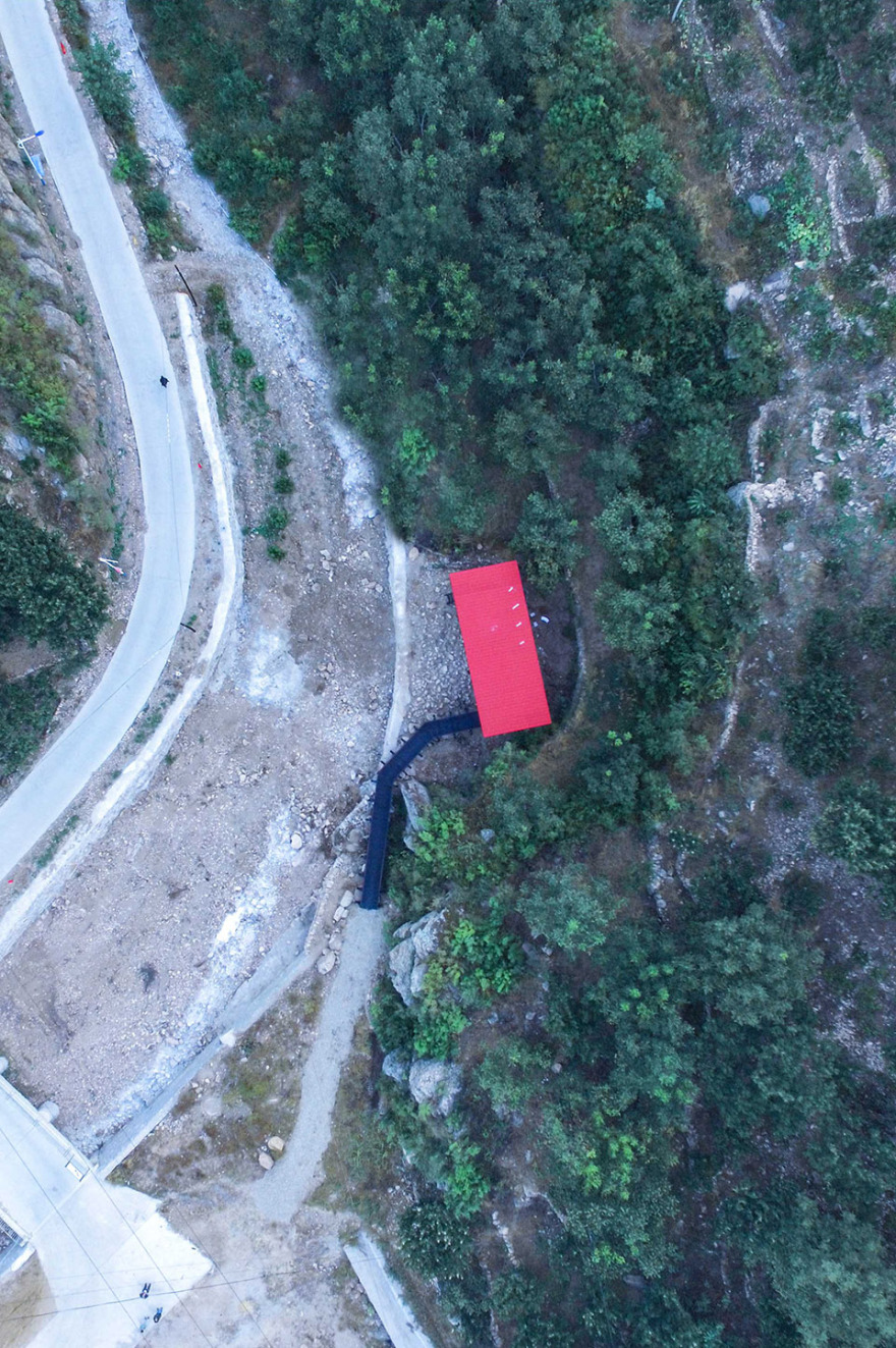 石城子村公共厕所 | 低成本逆袭之彩钢板与黑木的结合-7