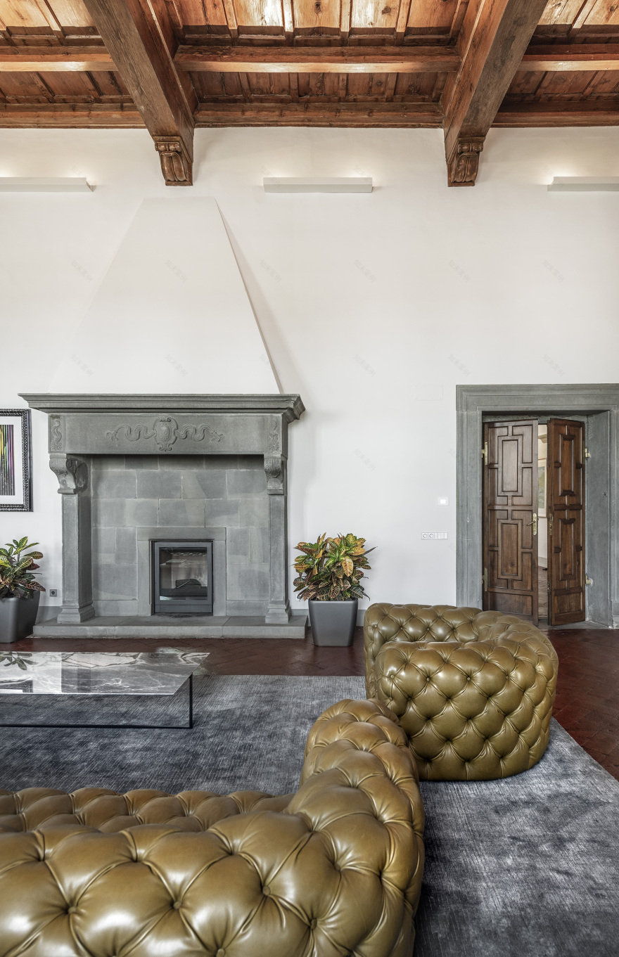 意大利佛罗伦萨山顶复式公寓设计丨Pierluigi Sammarro-10