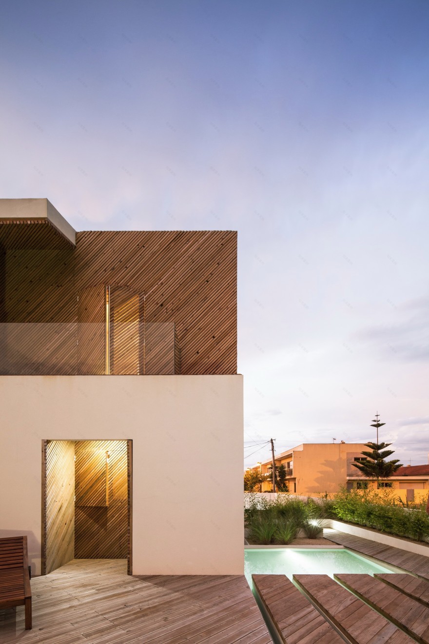 海边别墅的创意重建 | SilverWoodHouse-37