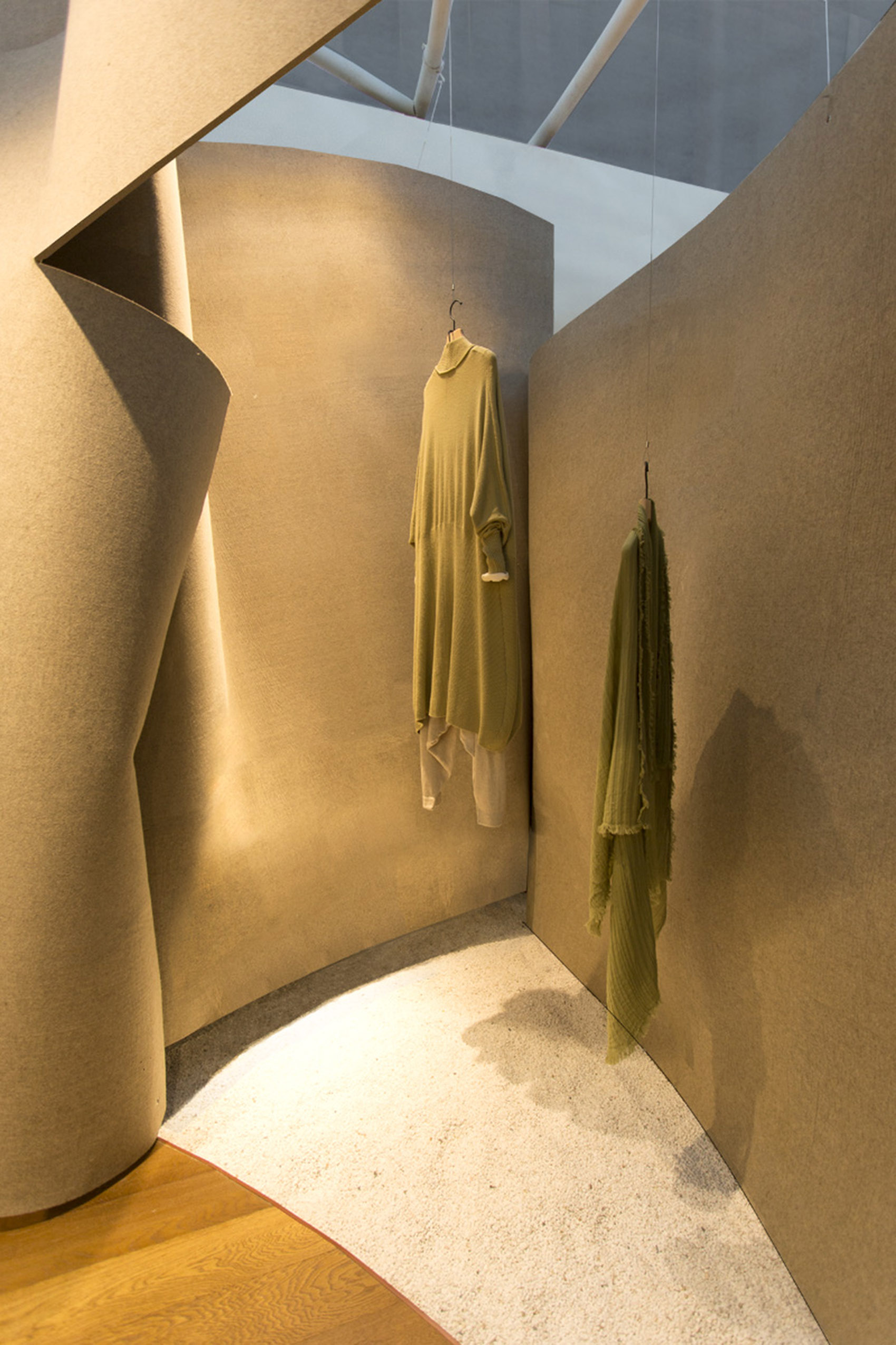 “悬浮毛毡”概念展厅，深圳/柔软的迷宫-19
