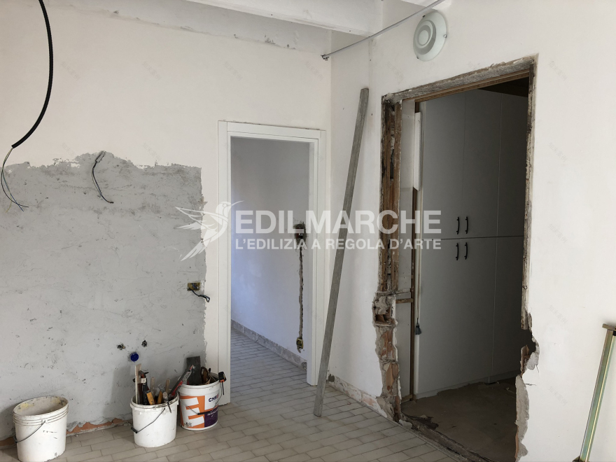 意大利 Numana 别墅扩建,简约设计实现高效利用-2